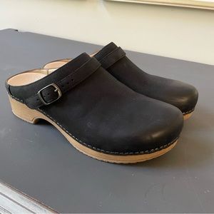 Womens Dansko Clogs Size 39
